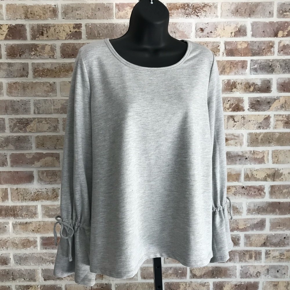 Crown & Ivy grey sweatshirt. Women’s Small. Brand new with tags.